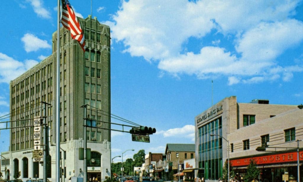 Berjé moves to Bloomfield, NJ - Timeline Image 1985